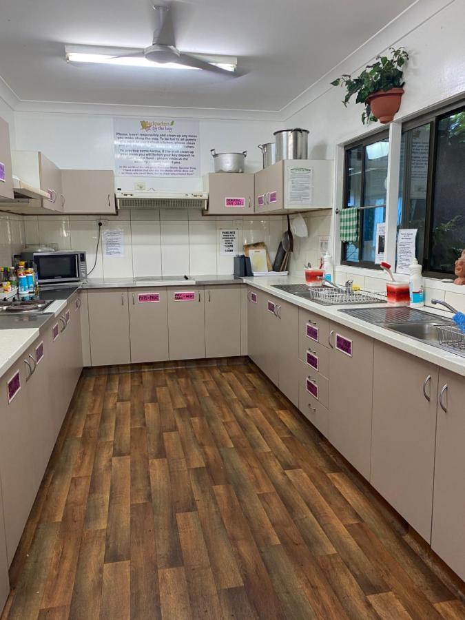 A Pousada Backpackers By The Bay Airlie Beach Exterior foto