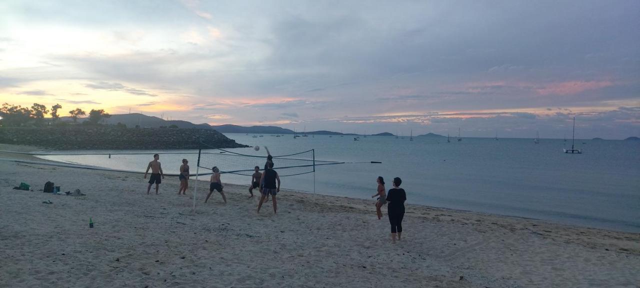 A Pousada Backpackers By The Bay Airlie Beach Exterior foto