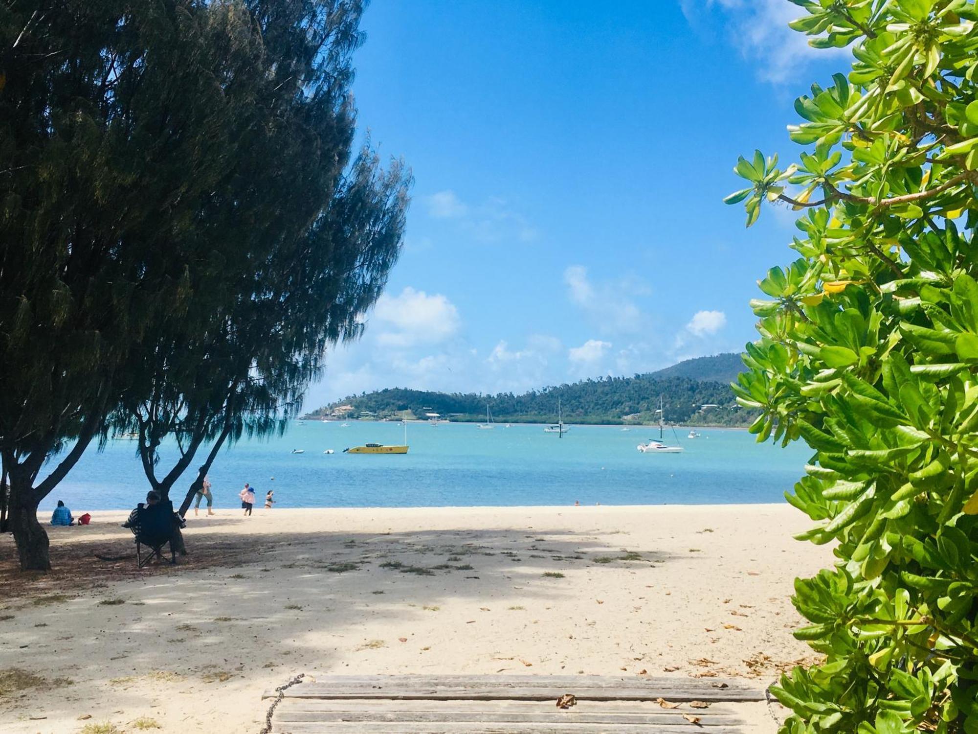 A Pousada Backpackers By The Bay Airlie Beach Exterior foto